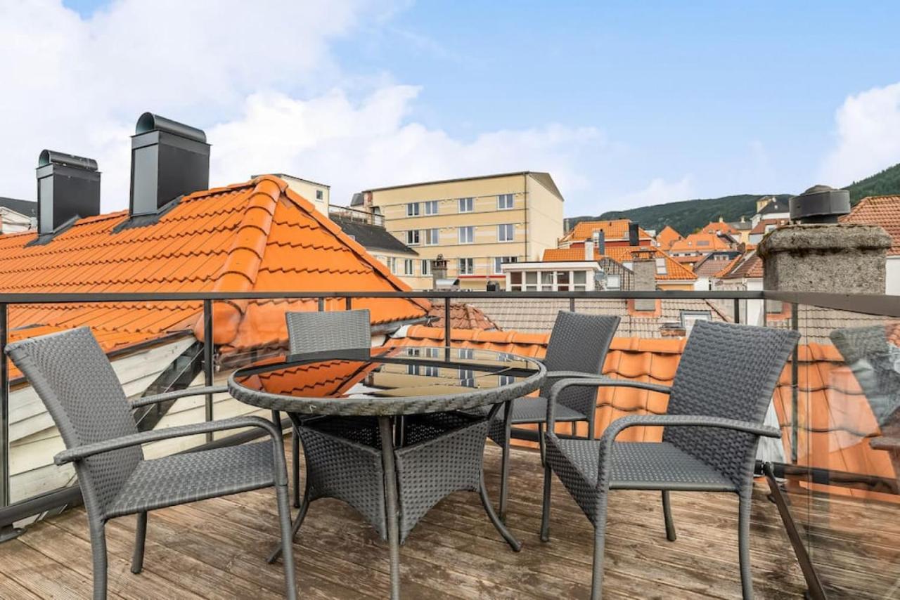 Dinbnb Apartments I Historical Two-Floor Apartment With Rooftop Panorama I 1645 Heritage Bergen Exterior photo