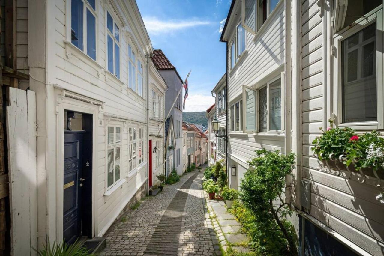 Dinbnb Apartments I Historical Two-Floor Apartment With Rooftop Panorama I 1645 Heritage Bergen Exterior photo
