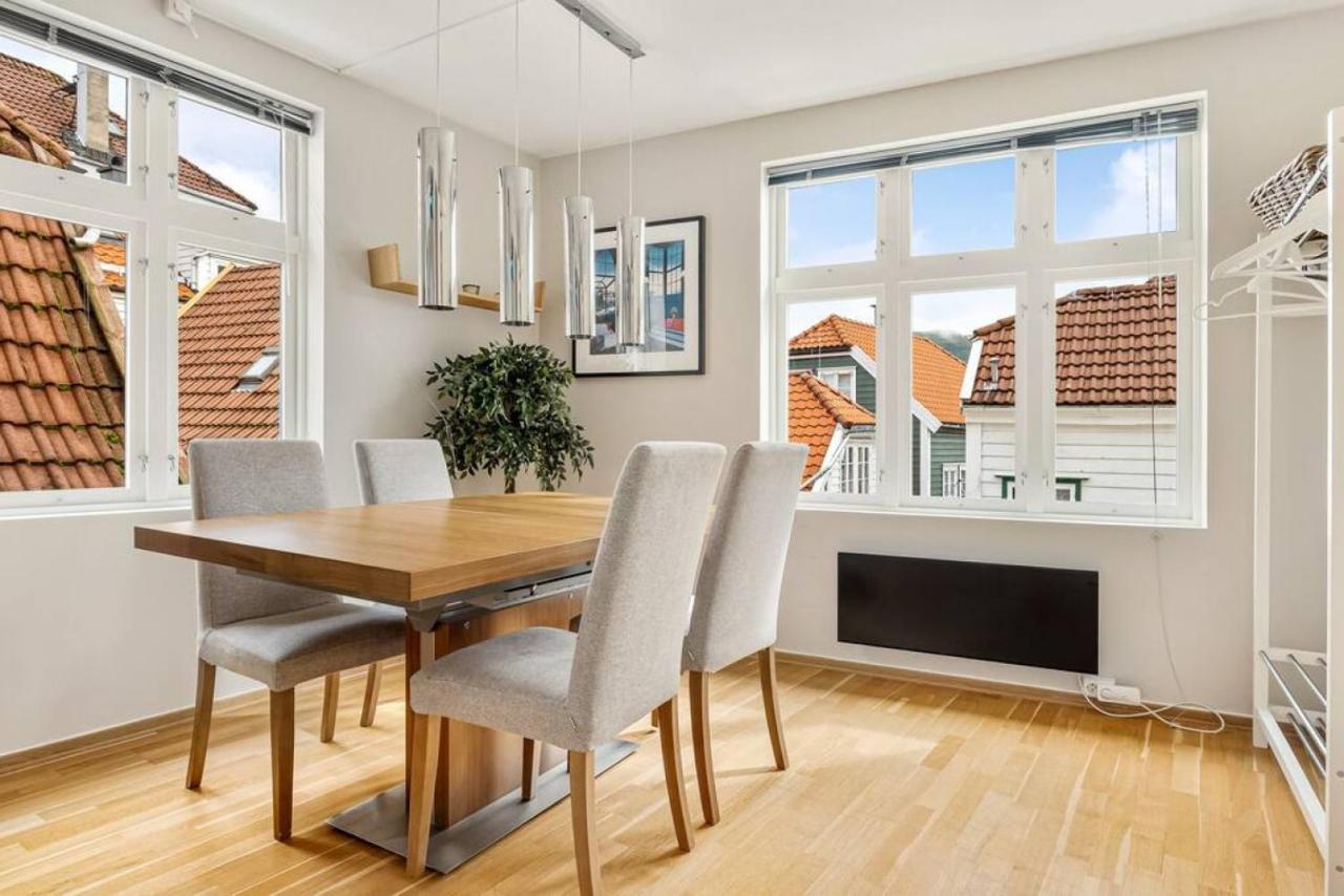 Dinbnb Apartments I Historical Two-Floor Apartment With Rooftop Panorama I 1645 Heritage Bergen Exterior photo